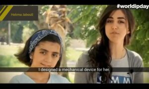 السورية حكمت جبولي وشقيقتها غزل، الفائزة بالجائزة الأولى في مسابقة 