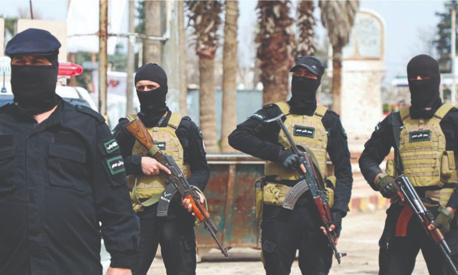 عناصر في "جهاز الأمن العام" بأحد شوارع مدينة إدلب– 15 من آذار 2021 (الأمن العام/ فيس بوك)