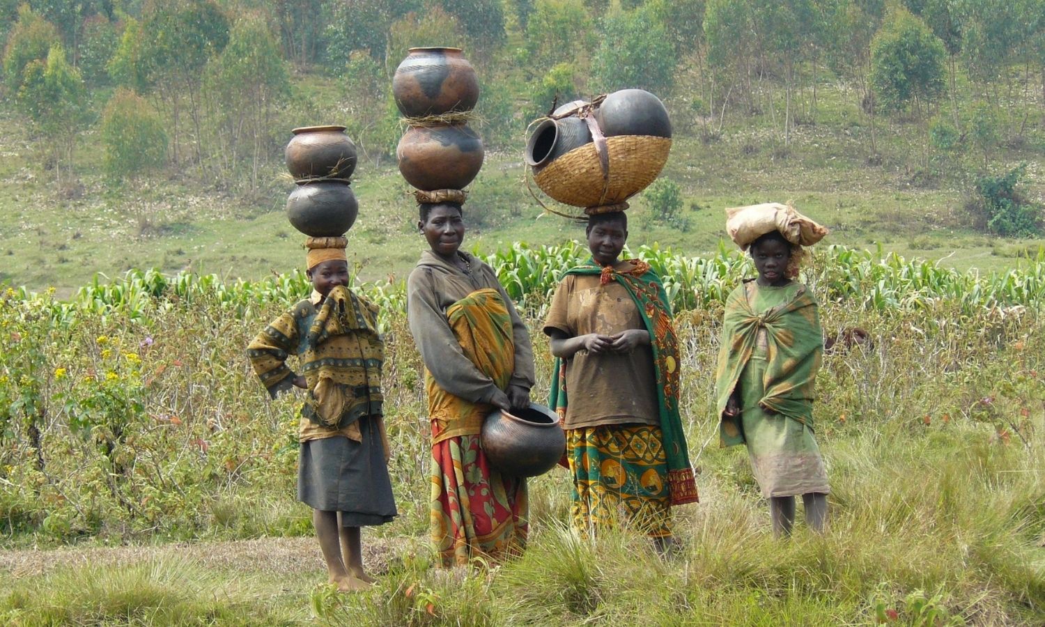 مواطنون من رواندا يعملون في الزراعة (ishr.ch)