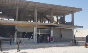 آثار القصف المدفعي الذي تعرضت له مدينة كوباني ضمن مناطق نفوذ 