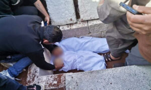 دفن طفلين قُتلا في مدينة الحراك في درعا – 30 من آذار 2022 (تجمع أحرار حوران)

