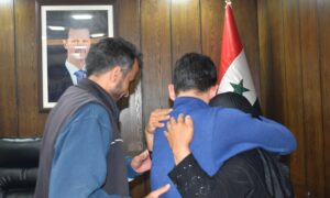إطلاق سراح معتقلين في مبنى المحافظة في درعا 8 من أيار 2022 (محافظة درعا)