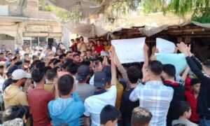 متظاهرون في بلدة كناكر بريف دمشق يطالبون بالإفراج عن المعتقلين- 20 من أيار 2022 (خان الشيح المخيم)