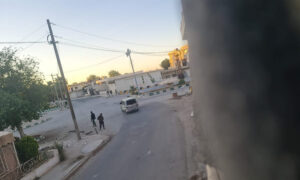 انتشار عناصر مسلحة بالقرب من دوار الجوزة بمدينة رأس العين- 25 أيار 2022 (توثيق انتهاكات رأس العين/ فيس بوك)
