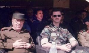 العماد شفيق فياض إلى جانب رئيس النظام السوري بشار الأسد