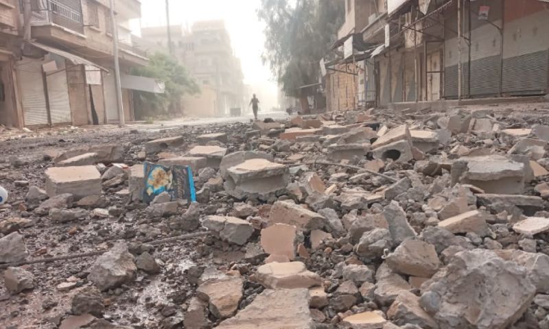 آثار العاصقة الترابية التي ضربت مدينة دير الزور شمال شرقي سوريا (آزورا الفرات)