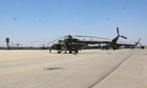 طائرة عسكرية روسية في مطار القامشلي شمال شرقي سوريا- 27 من أيار 2022 (الإعلامي هاوار/ تويتر)