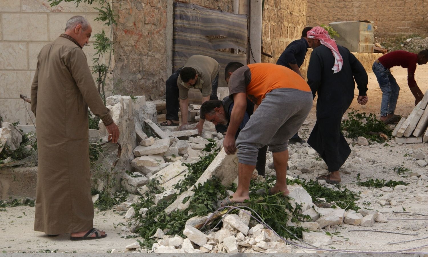 آثار القصف الصاروخي الذي استهدف مدينة الباب في ريف حلب الشرقي - 5 أيار 2022 (عب بلدي / سراج محمد)