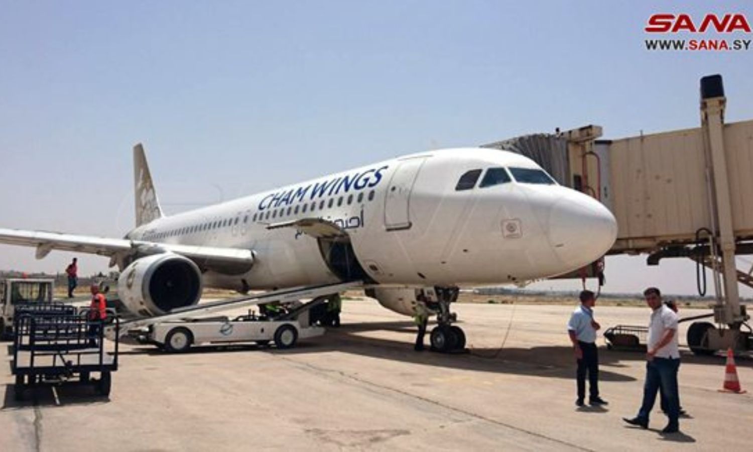 وصول أول طائرة من الكويت إلى مطار حلب في سوريا - 3 من حزيران 2022 (سانا)