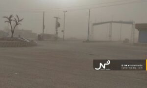 من العاصفة الغبارية التي ضربت بلدة الصور شمالي دير الزور- 21 حزيران 2022 (نهر ميديا)
