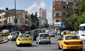 سيارات في طرق مدينة حمص وسط سوريا- 3 من تشرين الأول 2021 (سانا)