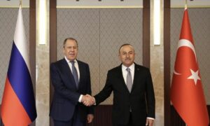 اجتماع وزير الخارجية التركي مولود جاويش أوغلو ووزير الخارجية الروسي سيرغي لافروف في أنقرة 8 حزيران 2022 وكالة الأنباء (أناضول)