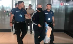 تسلم السلطات التركية المشتبه به ميميت جيزار في تفجيرات الريحانية- 30 من حزيران 2022 (وكالة الأنباء التركية İHA)
