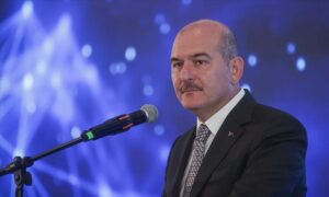 وزير الداخلية التركي سليمان صويلو خلال اجتماع مجلس الهجرة 9 من حزيران 2022 وكالة الأنباء (أناضول)