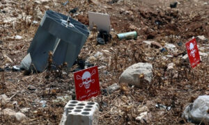 ذخيرة غير منفجرة في مدينة درعا جنوب سوريا (رويترز)