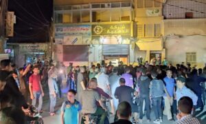 متظاهرون ضد شركة الكهرباء في مدينة مارع بريف حلب الشمالي- 5 من حزيران 2022 (الباب نيوز)