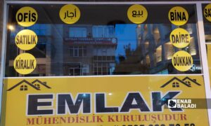 مكتب عقاري في حي الفاتح باسطنبول- 3 تموز 2022 (عنب بلدي)
