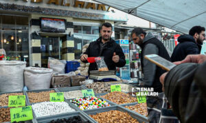 بازار الأربعاء في منطقة الفاتح في ولاية إسطنبول التركية - 26 كانون الأول 2018 ( عنب بلدي / عبد المعين حمص )
