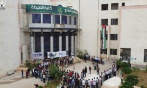 وقفة تضامنية مع فلسطين في حرم كلية الصيدلة في جامعة إدلب_ أيار 2021 (جامعة إدلب)