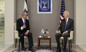 الرئيس الأمريكي جو بايدن مع رئيس الحكومة الإسرائيلية الأسبق بنيامين نتنياهو_ 14 من تموز (معاريف)