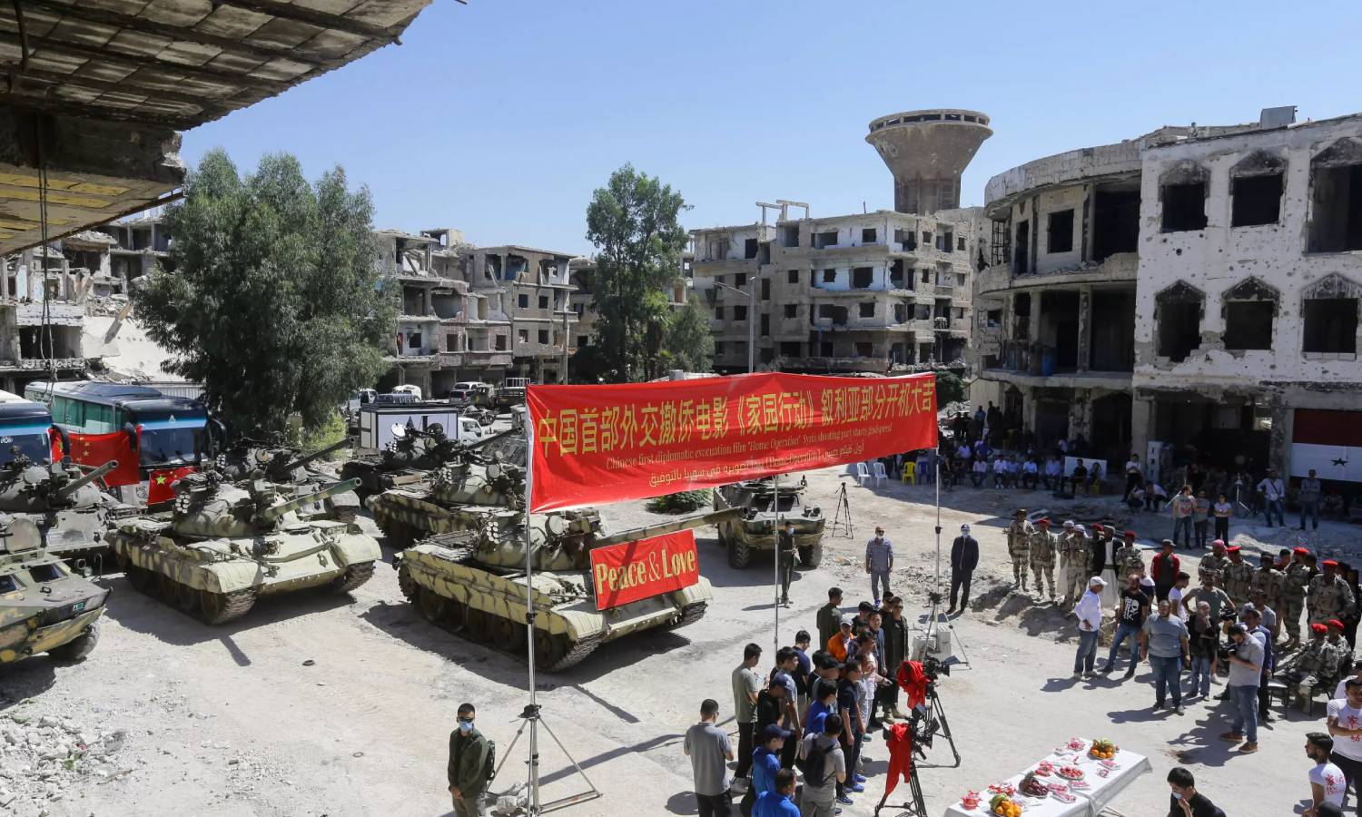من موقع تصوير فيلم "Home Operation" الصيني في ريف دمشق (AFP)