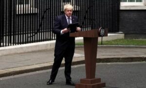 رئيس الوزراء البريطاني بوريس جونسون خلال خطاب إعلان استقالته - 7 تموز 2022 (AFP)