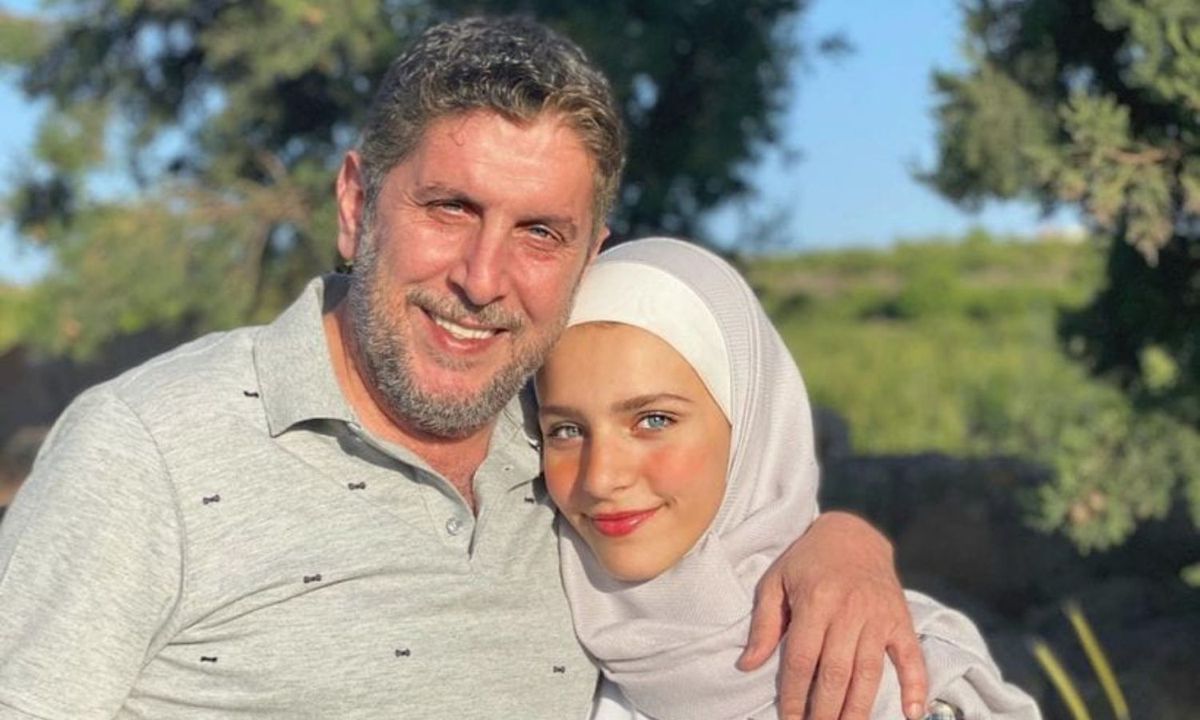 الممثل السوري محمد قنوع مع ابنته (فيس بوك)