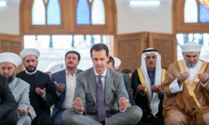 رئيس النظام السوري بشار الأسد في جامع 