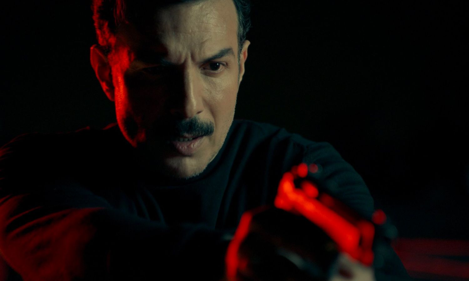 الممثل السوري باسل خياط في مسلسل منعطف خطر (شاهد)