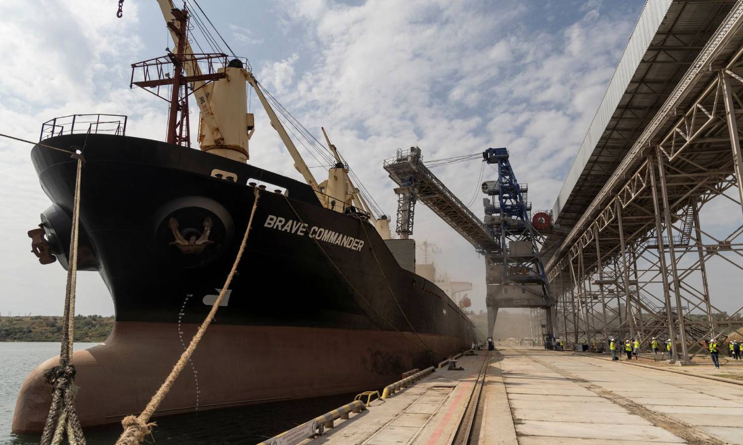 سفينة لتصدير الحبوب في الموانئ الأوكرانية في 14 من آب 2022 (رويترز)