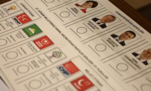 الورقة الانتخابية لاختيار رئيس الجمهورية التركية في السباق الرئاسي الأخير - 2018 (الأناضول)