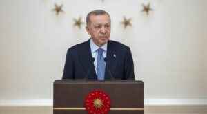 الرئيس التركي رجب طيب أردوغان خلال مؤتمر السفراء الأتراك بأنقرة - 8 آب 2022 (الأناضول)