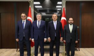 وزير الخارجية التركي يلتقي قادات المعارضة السورية في 24 من آب 2022 (حساب الوزير في تويتر)