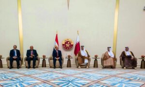 أمير قطر تميم بن حمد يستقبل الرئيس المصري عبد الفتاح السيسي في الدوحة_ 13 من أيلول (الجزيرة)