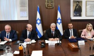 رئيس الوزراء الإسرائيلي يائير لابيد، خلال جلسة لمجلس الوزراء الإسرائيلي - 11 من أيلول 2022 (موقع الحكومة الإسرائيلية)