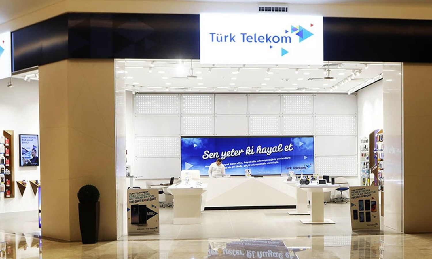متجر لشركة "تورك تيليكوم" في تركيا (صحيفة دنيا)