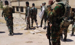 مقاتلون من قوات النظام في درعا البلد- 27 تموز 2021 (تجمع أحرار حوران)

