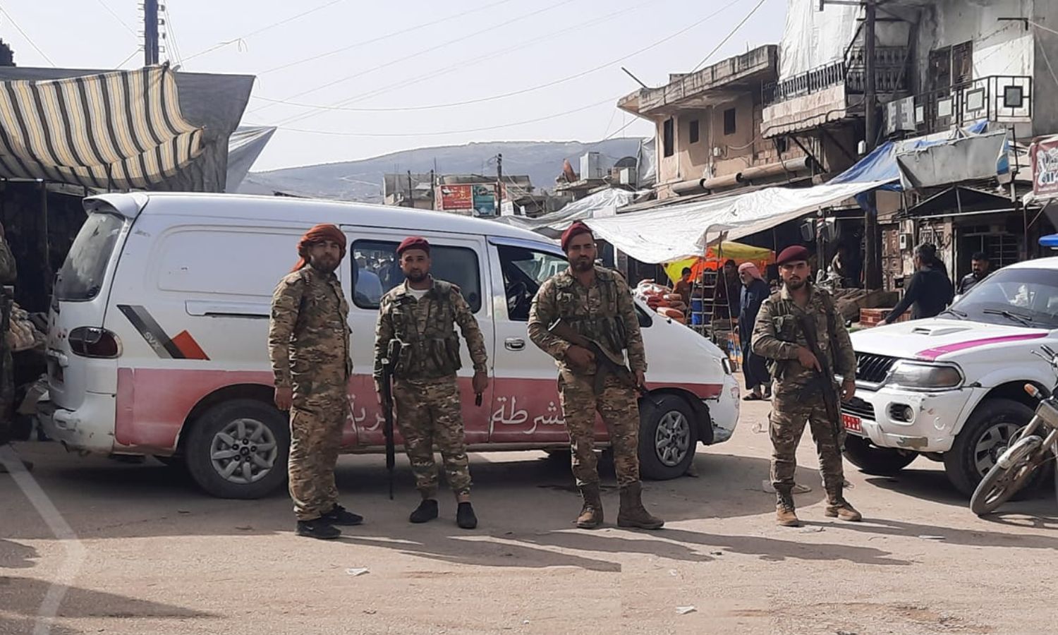 عناصر في "الشرطة العسكرية" بأحد شوارع ناحية راجو بريف حلب- 30 من نيسان 2022 (الشرطة العسكرية/ فيس بوك)