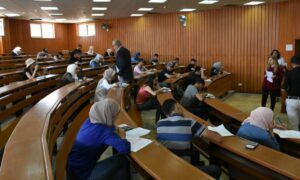 طلاب يجرون الامتحانات في جامعة دمشق - 18 تموز 2022 (جامعة دمشق)