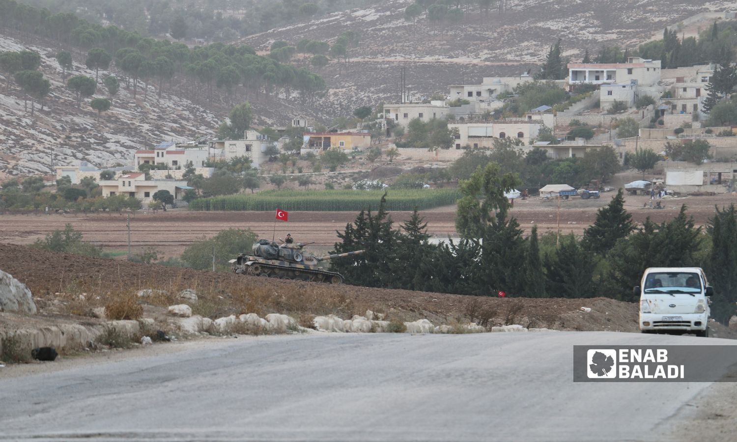 قوات تركية قرب طريق اعزاز- عفرين بريف حلب الشمالي - 18 من تشرين الأول 2022 (عنب بلدي/ ديان جنباز)