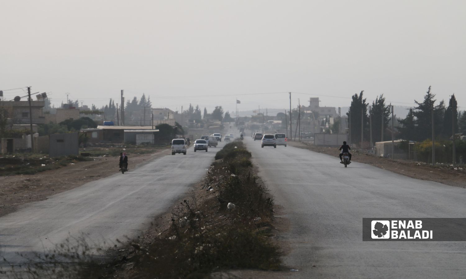 طريق اعزاز- عفرين بريف حلب الشمالي مفتوح أمام حركة مرور الأهالي والسيارات بعد اشتباكات بين "تحرير الشام" وحلفائها وبين "الفيلق الثالث"- 18 من تشرين الأول 2022 (عنب بلدي/ ديان جنباز)