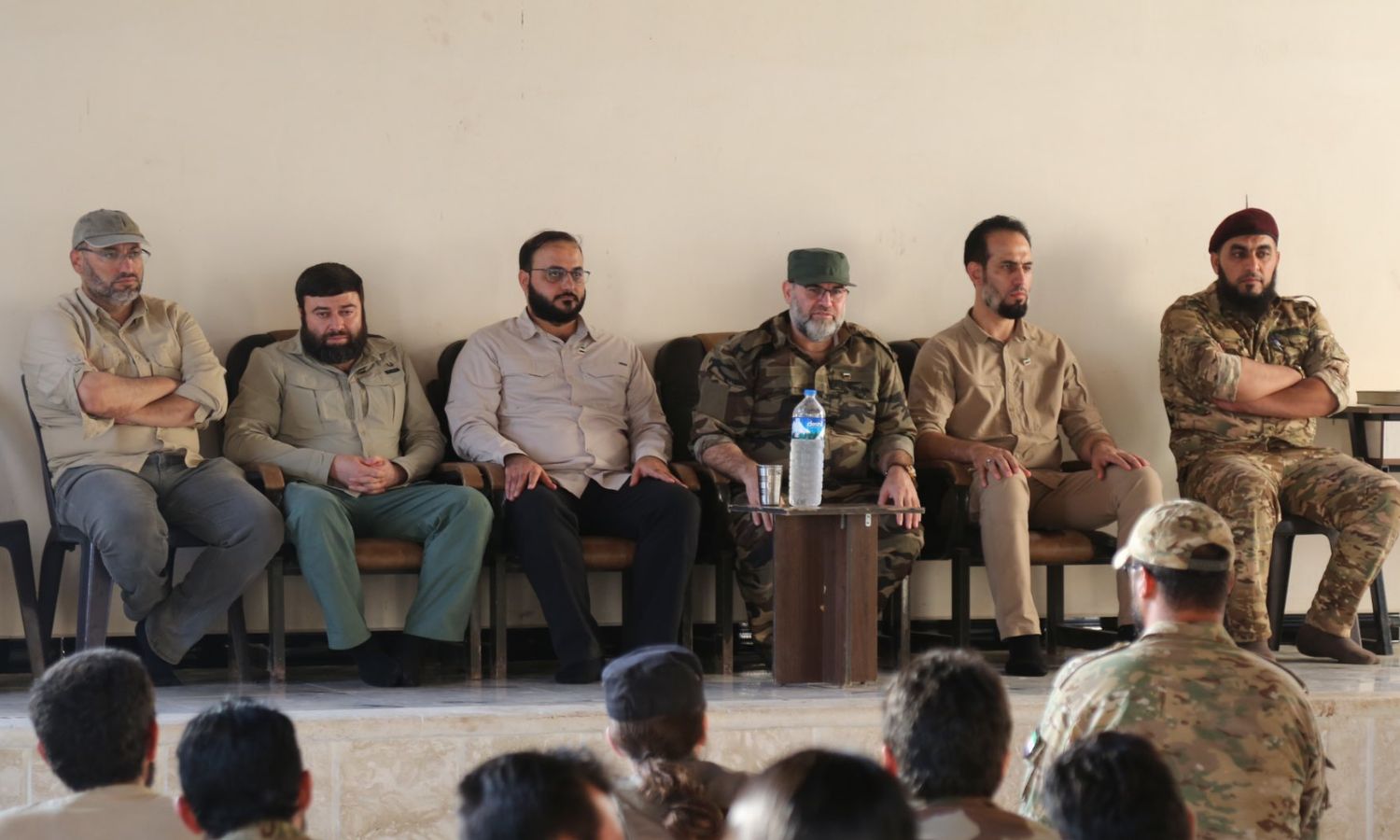 قياديون في "الفيلق الثالث" وأعضاء "مجلس الشورى" لقوّات "الفيلق الثالث" في أحد المعسكرات بريف حلب الشمالي- 7 من آب 2022 (الفيلق الثالث/ تويتر)