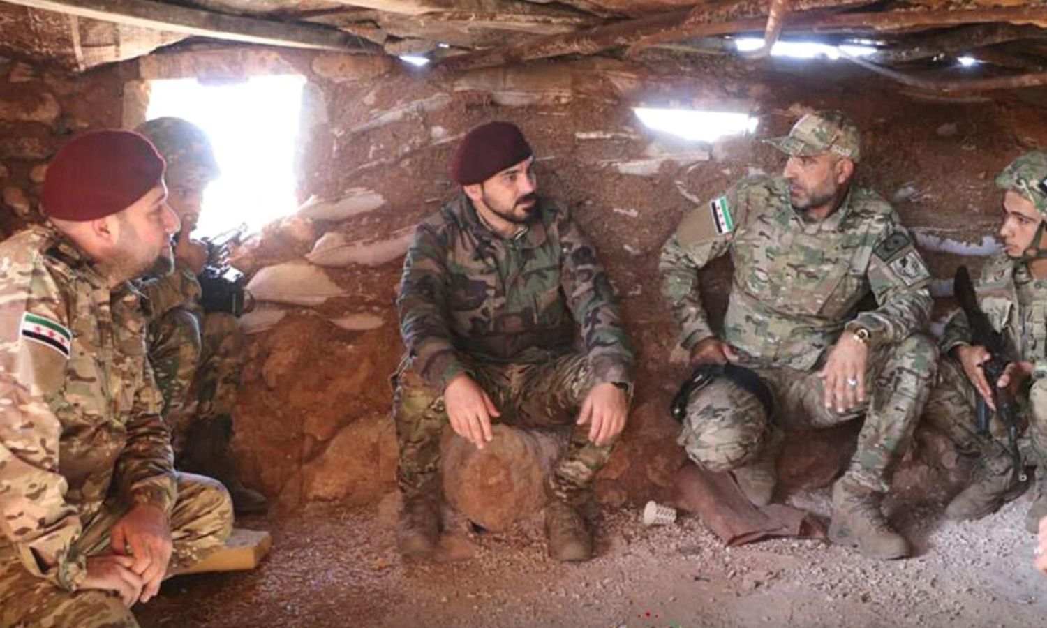 قائد "فرقة الحمزة" التابعة لـ"الجيش الوطني السوري" سيف بولاد (أبو بكر) وعناصر من فصيله في ريف حلب الشرقي- 13 من أيار 2021 (فرقة الحمزة)