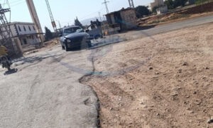 سيارة رئيس مجلس بلدية مدينة تلبيسة شمالي حمص بعد استهدافها بعبوة ناسفة- 17 تشرين الأول 2022 (المرصد السوري لحقوق الإنسان)