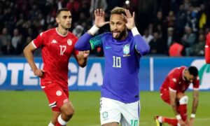البرازيلي نيمار يحتفل بتسجيله هدفًا أمام منتخب تونس في مباراة ودية- 27 من أيلول 2022 (Marc Atkins/GettyImages)

