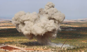 آثار غارة جوية روسية استهدفت أطراف بلدة أورم الجوز جنوبي إدلب- 17 تشرين الأول 2022 (الدفاع المدني السوري)