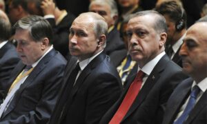 الرئيس الروسي فلاديمير بوتين ونظيره التركي رجب طيب أردوغان يحضران حفل توقيع في أنقرة- تركيا 1 كانون الأول 2014 (رويترز)