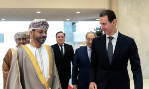 وزير خارجية سلطنة عُمان، بدر بن حمد البوسعيدي، يزور رئيس النظام السوري، بشار الأسد، بدمشق في 16 من تشرين الثاني 2022 (رئاسة الجمهورية) 

