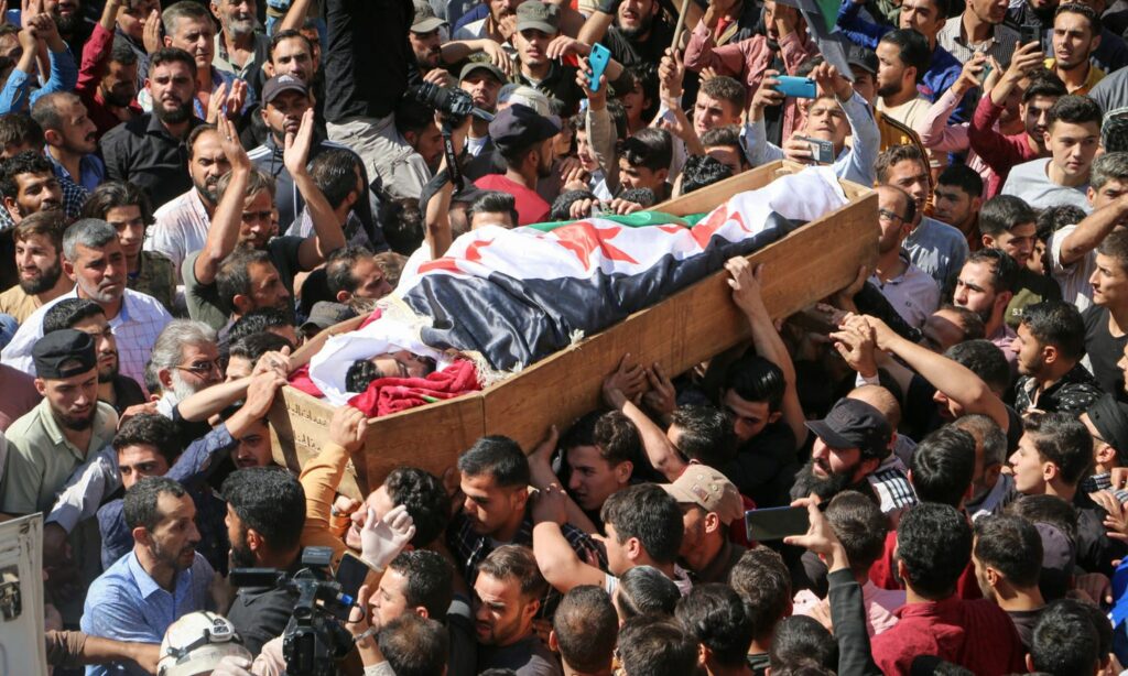 جنازة الناشط الإعلامي محمد عبد اللطيف (أبو غنوم) في مدينة الباب بريف حلب الشرقي- 8 من تشرين الأول 2022 (محمد حجار/ فيس بوك)