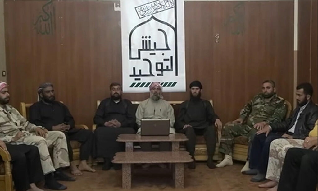 قياديي جيش التوحيد في بيان الإعلان عن تشكيل الفصيل- أيار 2015 (الجزيرة)